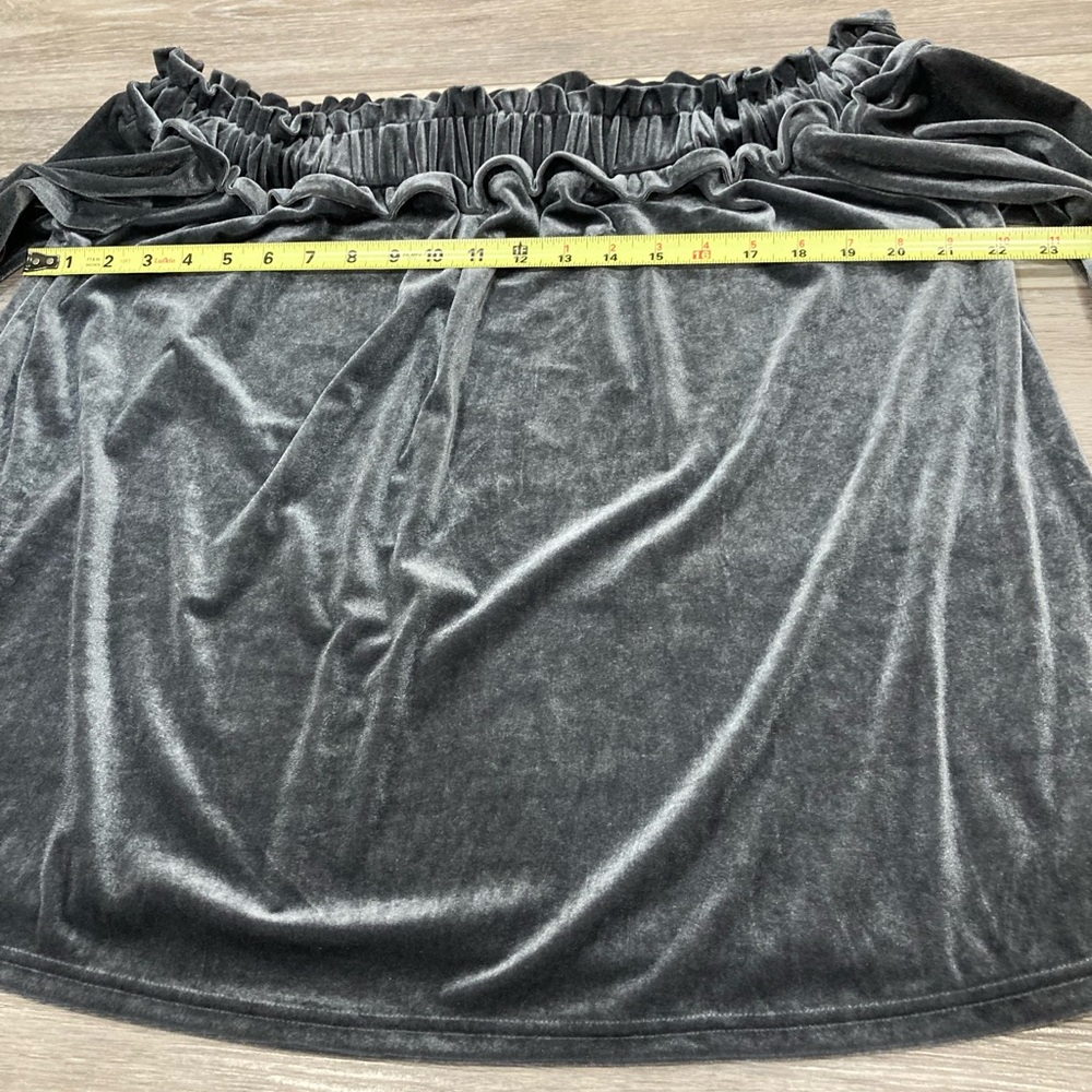 Entro Off the Shoulder Velvet Metallic Grey Top Medium - Picture 11 of 13